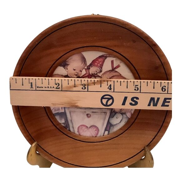 Goebel Hummel Wall Art Round Wooden Small W. Germany Baby Crib Nursery 6 inches - Picture 11 of 11